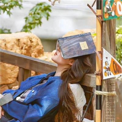 使用下方 20 个影片名，按顺序一一对应，不要改动片名文字，只根据片名和括号内类型提示来虚构全新的故事内容： 联合舰队 战鼓平息 一个妓女的回忆 逃出水泥地 海上的女皇 鬼请你睇戏 神探狄仁杰4 兵士先生 旧车大改造 恶魔士兵 咆哮第一季 毒枭之王：巴勃罗 我的小小世界 希尔达第三季 时间，前进！ 威震四方 母亲的罪爱 鹿角男孩第二季 狗岛的宝藏 济公斗蟋蟀